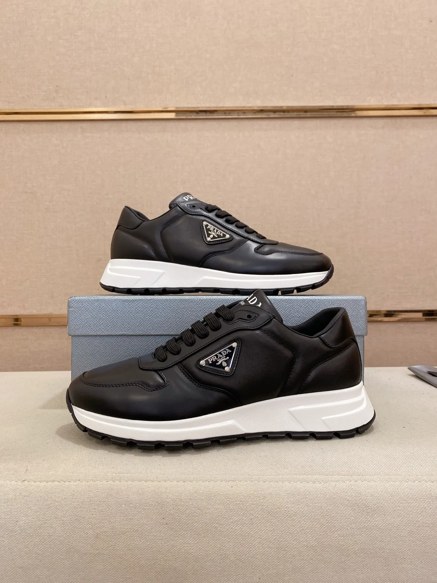 Factory price 540💰 ✔️✔️✔️High version High-quality new PRADA counters are on the market at the same time. The new men's shoes and 😘fabrics are selected from imported first-layer cowhide and are made by pure handcrafts. Lining: Full cowhide lining. 👍🏿 High-end ☄️ air-cushion molded anti-slip rubber outsole, exquisite lines, simple and elegant, comfortable and high-end for leisure travel. Code number: 38 to 44